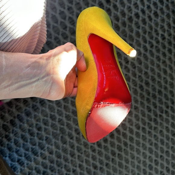 Yellow Suede Louboutin heels - Picture 8 of 10